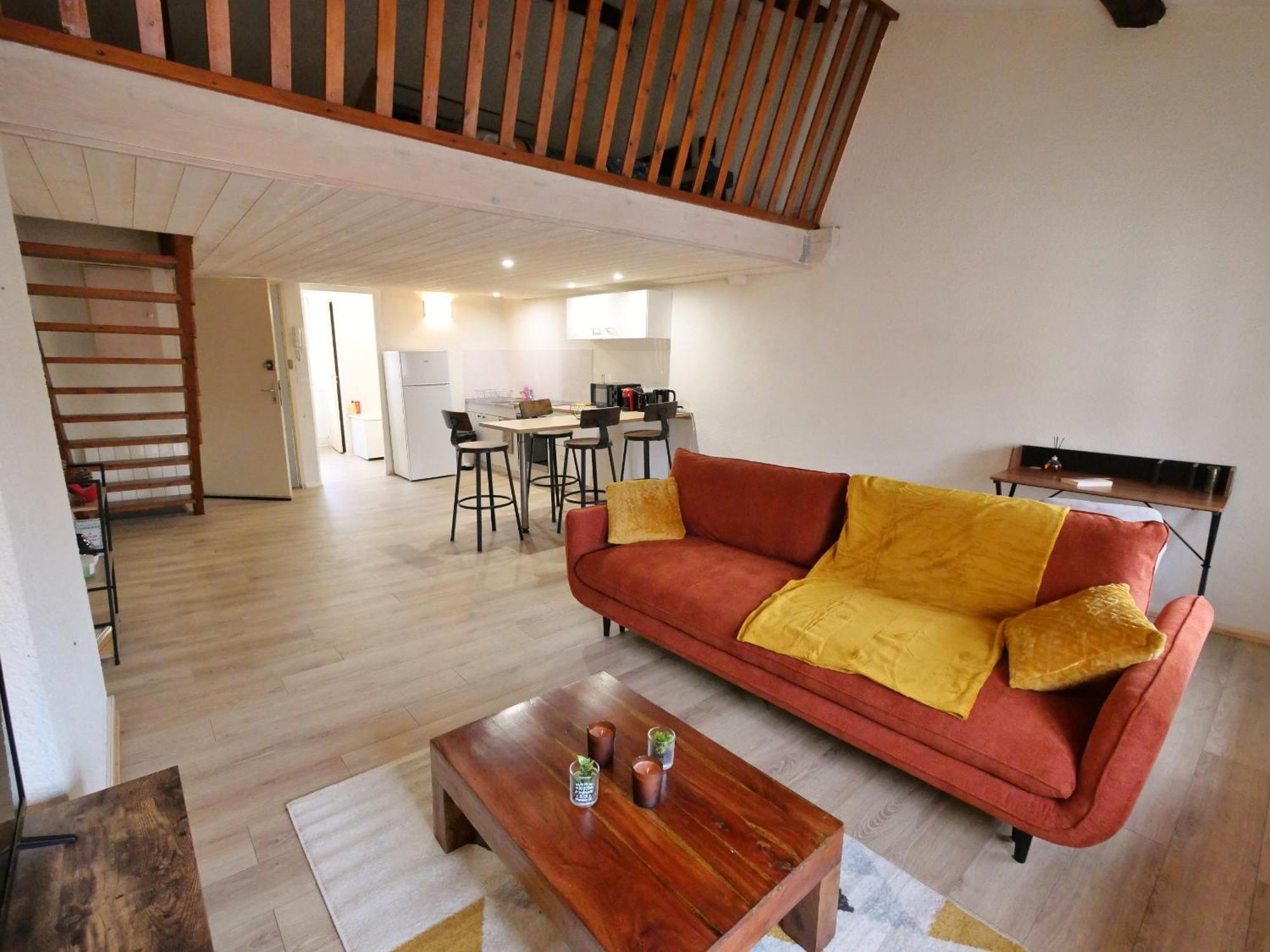 Appartement Avec Mezzanine Idealement Situe A Macon Exterior photo